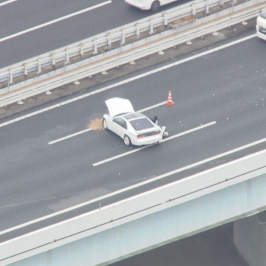 【速報】関越道上りでスポーツカーなど4台絡む事故　2人けが　10/21(火) 7:49配信