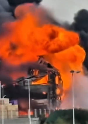 中国江西省の新エネルギー電池工場が爆発炎上🔥💥🏭🔥