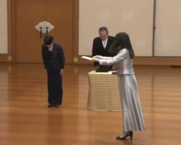 【小野田さん、かっこよすぎやろ】天皇陛下より認証を賜る小野田紀美経済安全保障担当大臣