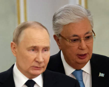 カザフスタンが対ロシア制裁の履行に本腰か 中国からのトラック多数が国境で立往生 推定7500台 モスクワでも影響 (動画あり)