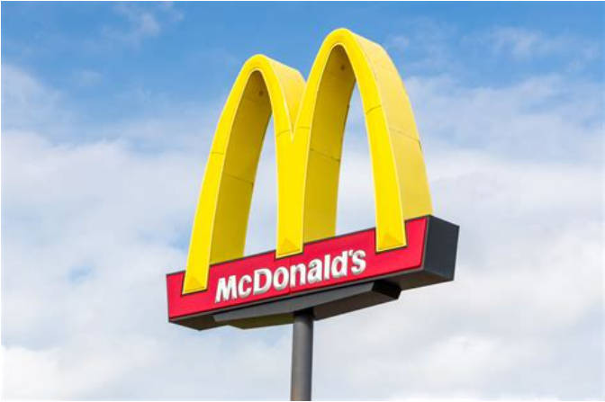 「ストローで飲むやつはオカマ野郎」、日本マクドナルドも全廃へ、米国ではトランプ大統領令で既に廃止