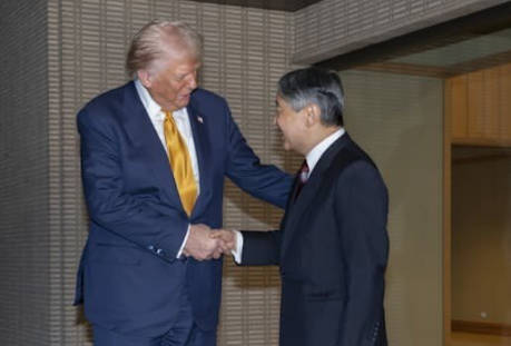 【皇室】天皇陛下にボディタッチ&指差し、トランプ氏の行動が物議「気安く触んな」