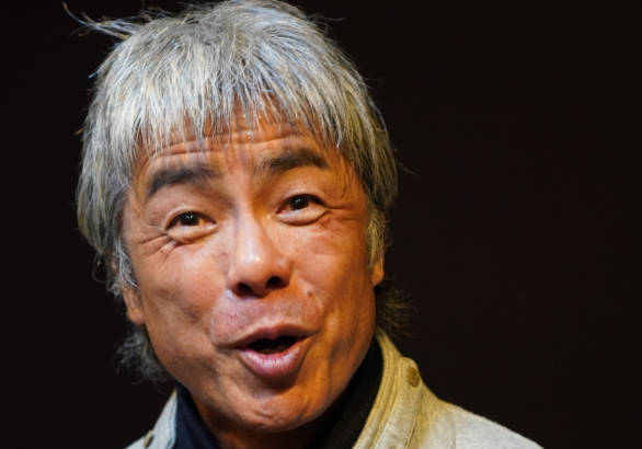 うじきつよし（68）「権力者に卑屈に媚びへつらう女。それが我が国のリーダー。醜悪で見てられない」