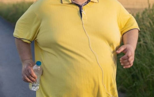 【雄っぱい】男性の半数弱は乳腺肥大