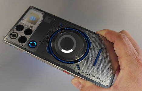 【話題】中国、世界初となる"水冷"スマホを発売