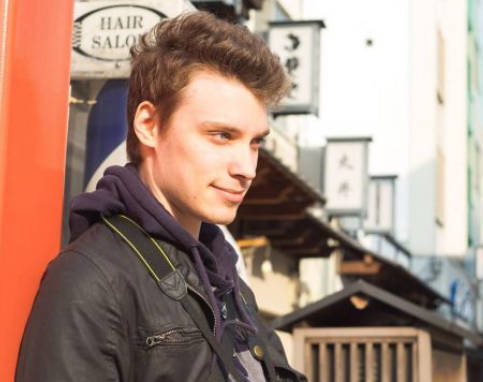 【悲報】「挨拶できない日本人」が問題に…フランス人「日本人観光客は無言で店に入ってくる」