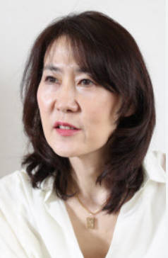 【文芸】元芥川賞候補・赤坂真理氏、高市早苗首相は「いつも笑ってるって狂人キャラ」