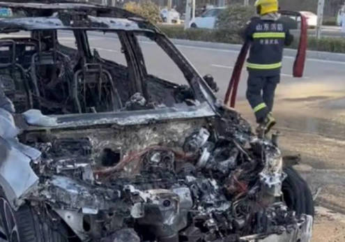中国自動車メーカー「理想汽車」のEVが走行中に突然炎上 1万1400台をリコールへ