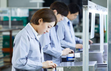 【5ch民】製造業「人手不足？定年迎えた社員を再雇用すればいいいだけだよwちな給料は新卒並な！」←これ