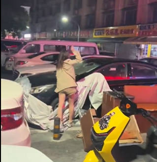 【中国恋愛事情】中国女子、電話に出ない彼氏に激怒！車を～ぶっ壊す