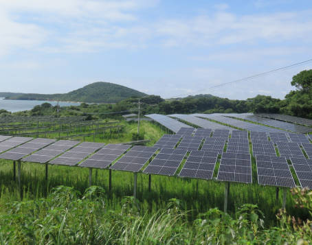 【メガソ】現地ルポ　島の1割を覆う約150万枚の太陽光パネルを設置予定！　「日本最大の発電島」長崎県・宇久島