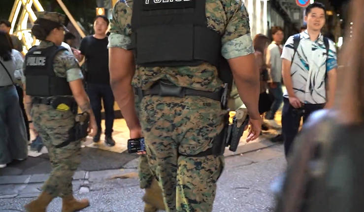 【動画】アメリカンポリス👮、拳銃持って日本のパトロールを開始ww