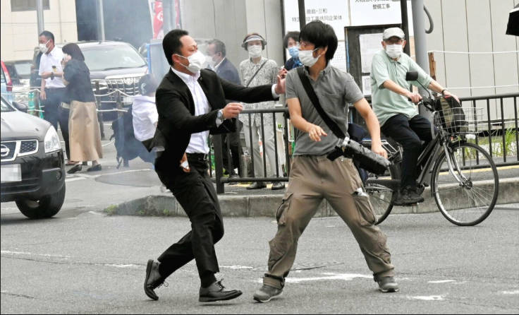 【悲報】山上徹也被告、安倍晋三を銃撃する直前にスターバックスで茶をしばいていた