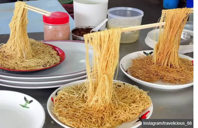 マレーシアの屋台で作る、飛ぶヌードルの動画が話題に