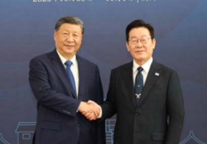 【習近平に下層階級の酒とはスゴい接待だ】韓国の伝統的な酒「マッコリ」を飲んだ後の習近平の表情！！