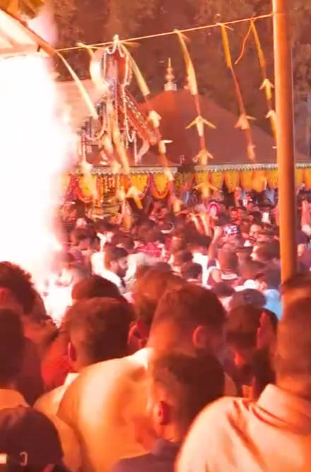 インドのお祭り　興行主「まずいっ！爆竹の量が多すぎた！！！」