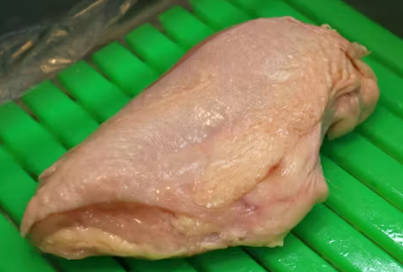 庶民の味方　鶏むね肉が記録的高値　この半年でおよそ4割上昇