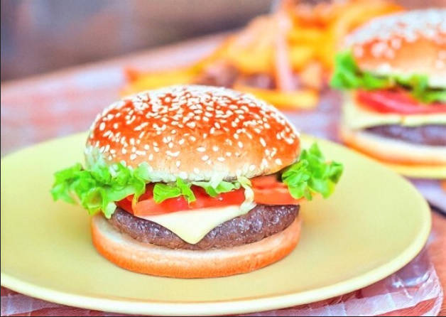 2025年の「ハンバーガー店」倒産が年間最多を更新　2,000円超の高級品と手頃な大手の二極化が進行