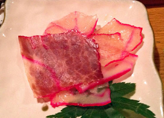 「クジラ肉」の消費量、全盛期の100分の1に落ち込む。