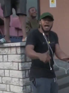 【イタリア】自称難民『この国は水もマズい、飯もマズい、おまけにホテルも最悪。俺なんか3ヶ月間も小遣いをもらえてないんだぞ』