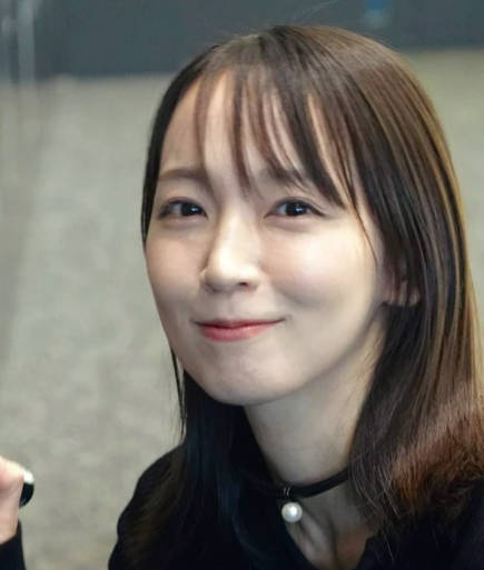 【芸能】吉岡里帆のサイン中の姿にSNSクギ付け 「なんてビジュだ」「サインボードに嫉妬しました」