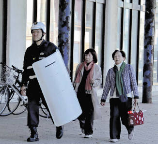 クマさん、イオンで買い物www