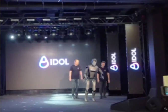 ロシア初のAI人型ロボット、一般公開が悲惨すぎた