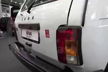 ロシアの自動車ショウ　新型ラーダを展示するも錆びコッコに異音だらけ　さすがロシアンクオリティ