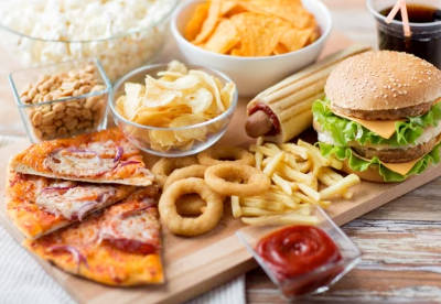 アメリカの昼食だと、ピーナツバター塗ったパンにリンゴかバナナひとつと大量の精神安定剤