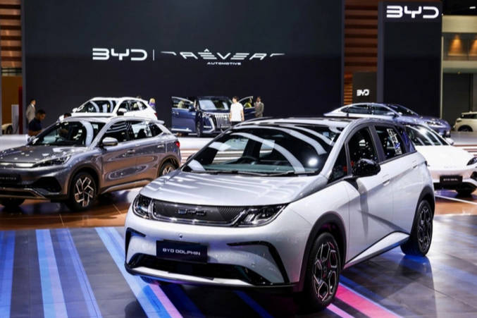 悲報】電気自動車で世界最大輸出国になった中国、2025年にガソリン車輸出でも日本を抜き世界一 ？！