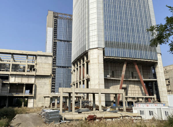 中国にて未完成ビルが大量増殖している件