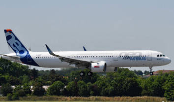 【太陽フレア】飛行制御データ破損の恐れ　ANAは65便欠航