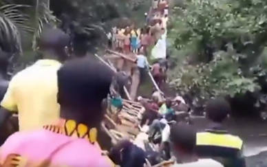 【悲報】コンゴで、200万ドル（約3億1200万円）をかけて建設された橋が、開通初日に崩落