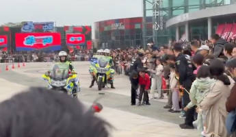 【ほのぼの】中国での交通事故、加害者が最初にやったことは人の救助ではなく、 慣れた手つきでプレートの交換