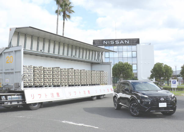 日産　運ぶ物がないのでよりにもよってサッポロビールの酒を運ぶ…　車屋が酒乗せるなよ