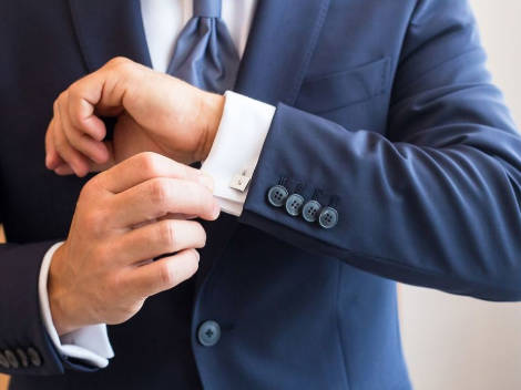 金持ちが飲み会で絶対やらない「1つ」のこと