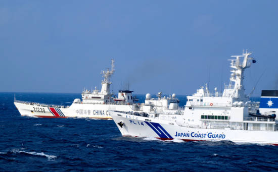 【尖閣は我が領土！】 中共海警船、尖閣諸島沖で日本漁船を威圧…「台湾有事」発言後に武力圧力エスカレート