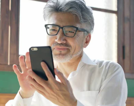 ｢最低でも5歳下｣｢20代と結婚したい｣という中高年男性に賛否… "年の差婚"狙う《おじアタック》…可能性は？【データで見る】