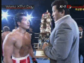 中国で開催の卓球W杯 表彰式でプレゼンターが日本の前にトロフィーを地べたに置く『欲しけりゃ拾え』