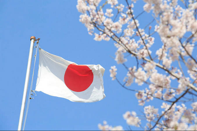 日本国旗の規格は国旗法で定められており赤丸が僅かに小さければ国旗ではないので国旗損壊罪ではない