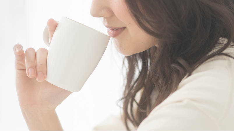 アメリカ人「なんで日本人はコーヒーに砂糖とミルクを入れないのか？」