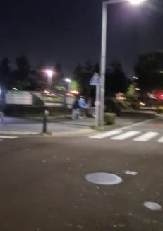 【山下公園で乱闘】日本人混成？グループ vs 中東系とみられる少年グループ 乱闘騒ぎ