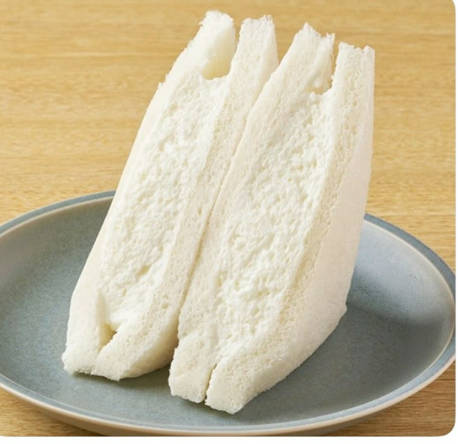 【画像】ファミマの新作、イチゴサンドのイチゴ抜きww