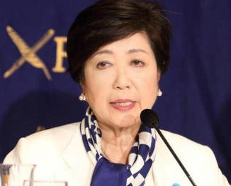 首相に挨拶出来ない女が国に文句を言う