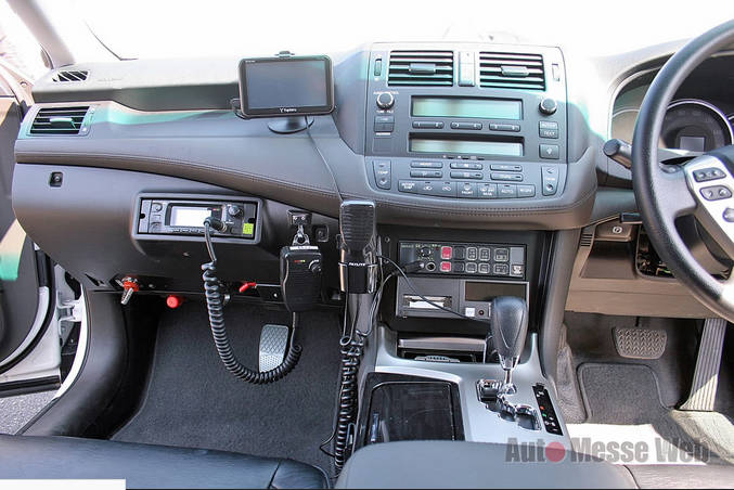 電波やくざ「おう警察、パトカーにカーナビついとるやろ受信料払えや」