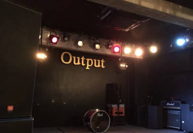 【ﾗｲﾌﾞﾊｳｽ】沖縄Output　戦争・軍国主義を肯定する企画は受けない…と声明を発表　(ひめゆり学徒隊写真使用ﾊﾞﾝﾄﾞﾏﾝの件で)