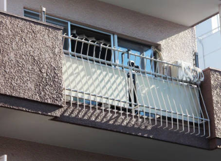 頂きおじさん「妻4人に首輪をつけ犬や兎と呼び子作り、女の子は学校に行かせずメイド服で俺と性○為」