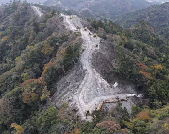 【朗報】メガソーラー業者が無許可で大規模森林伐採、「前例のない規模」