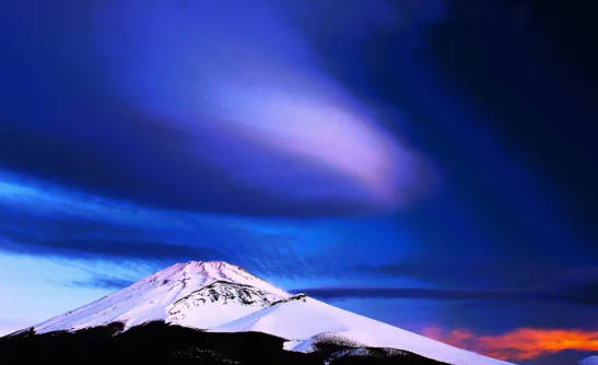 【陸自ヘリ】静岡県裾野市上空で、約10分間青色レーザーを照射された→ネット「国籍はよ！」