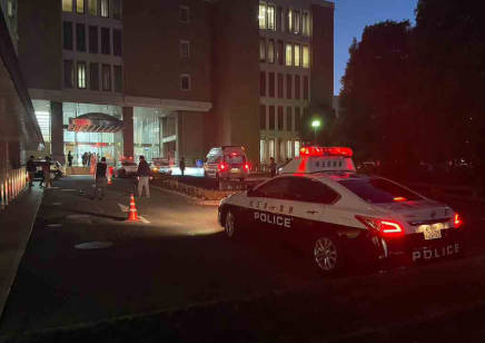 自動車泥棒のベトナム人被告、懲役6年の判決言い渡し後に発狂しガラスを叩き割って逃亡を図る